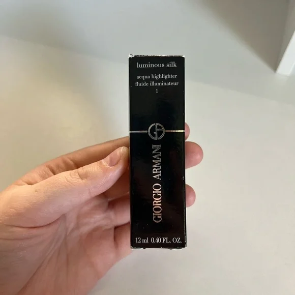 NIB Giorgio Armani Beauty Luminous Silk Acqua Highlighter in Shade #1 “Halo” - Picture 7 of 11